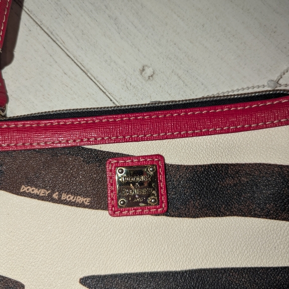 Dooney Bourke wristlet - Picture 2 of 11